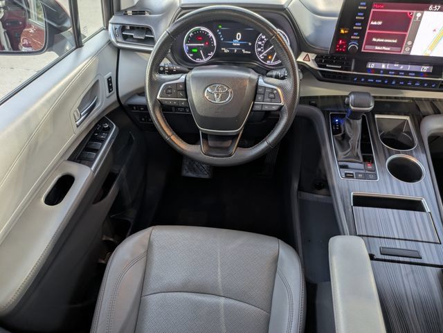 Used 2024 Toyota Sienna Limited FWD image 11