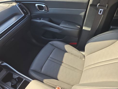 Certified 2025 Kia Sorento S image 17