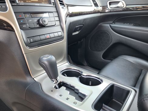 Used 2013 Jeep Grand Cherokee Laredo AWD/4WD image 18