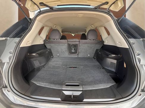 Used 2014 Nissan Rogue SV FWD image 42