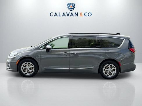 Used 2023 Chrysler Pacifica Limited FWD image 4