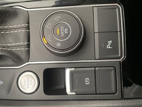 Certified 2023 Volkswagen Atlas SE w/ Black Wheel Package image 25