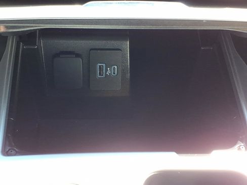 Used 2023 Ford Explorer XLT w/ Equipment Group 202A AWD/4WD image 20
