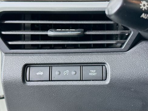 Used 2025 Nissan Altima 2.5 SV image 16