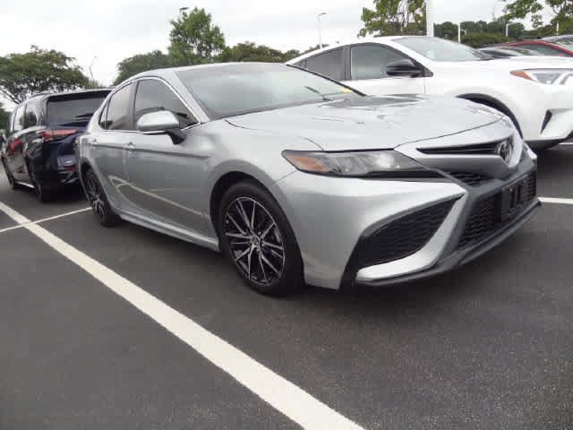 Used 2023 Toyota Camry SE FWD image 2