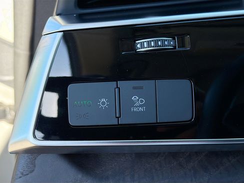 Used 2022 Audi Q8 Premium w/ Convenience Package image 36