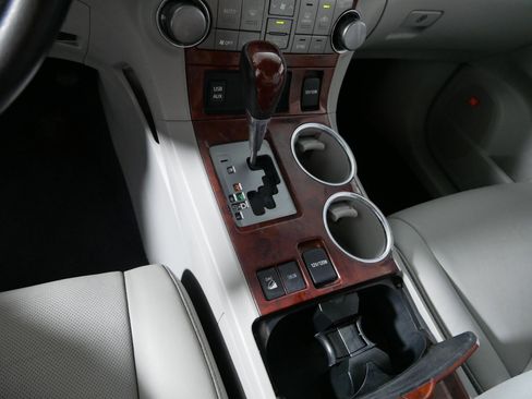 Used 2013 Toyota Highlander Limited image 24