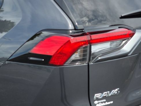 Used 2025 Toyota RAV4 XLE AWD/4WD image 32