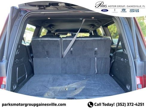 Used 2024 Jeep Wagoneer Series II w/ Flexible Seating Group RWD image 12