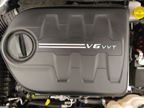 Used 2021 Jeep Cherokee Latitude Lux w/ Comfort/Convenience Group AWD/4WD image 30