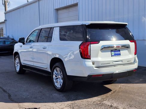 Used 2021 GMC Yukon XL SLT w/ SLT Premium Package image 3