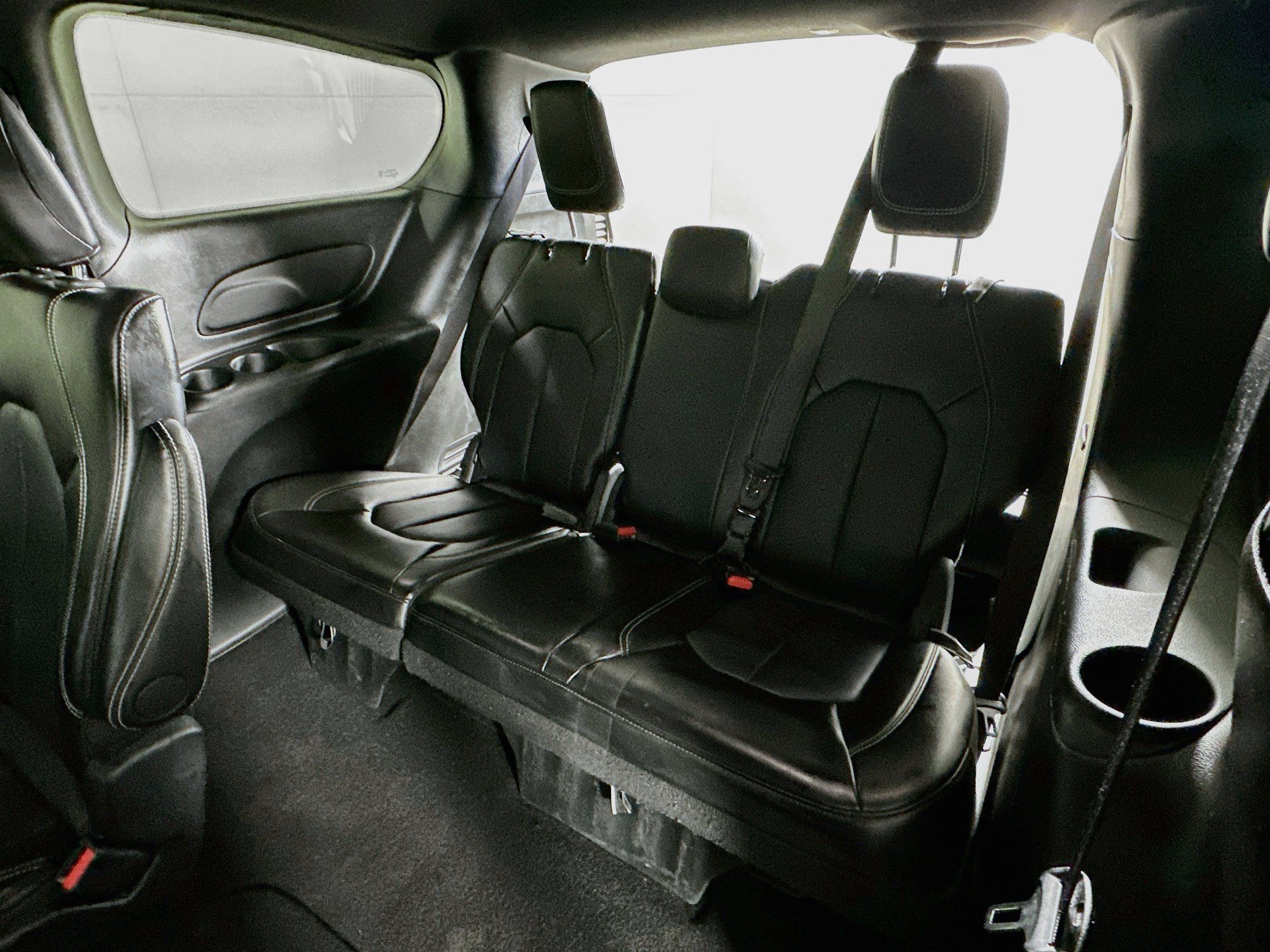 Used 2025 Chrysler Pacifica Select FWD image 28