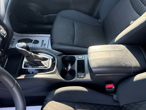 Used 2017 Nissan Rogue SV image 26