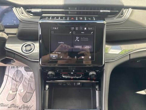 Used 2023 Jeep Grand Cherokee Laredo w/ Luxury Tech Group I AWD/4WD image 12