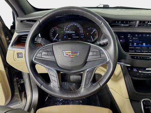 Used 2018 Cadillac XT5 Luxury w/ Driver Awareness Package AWD/4WD image 13