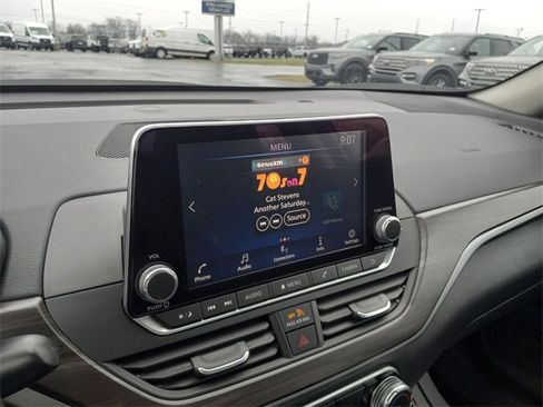 Used 2024 Nissan Altima 2.5 SV image 18