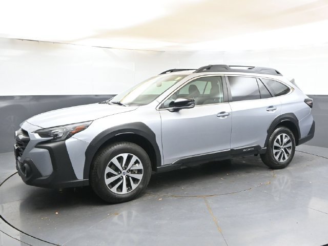 Used 2025 Subaru Outback Premium AWD/4WD image 2