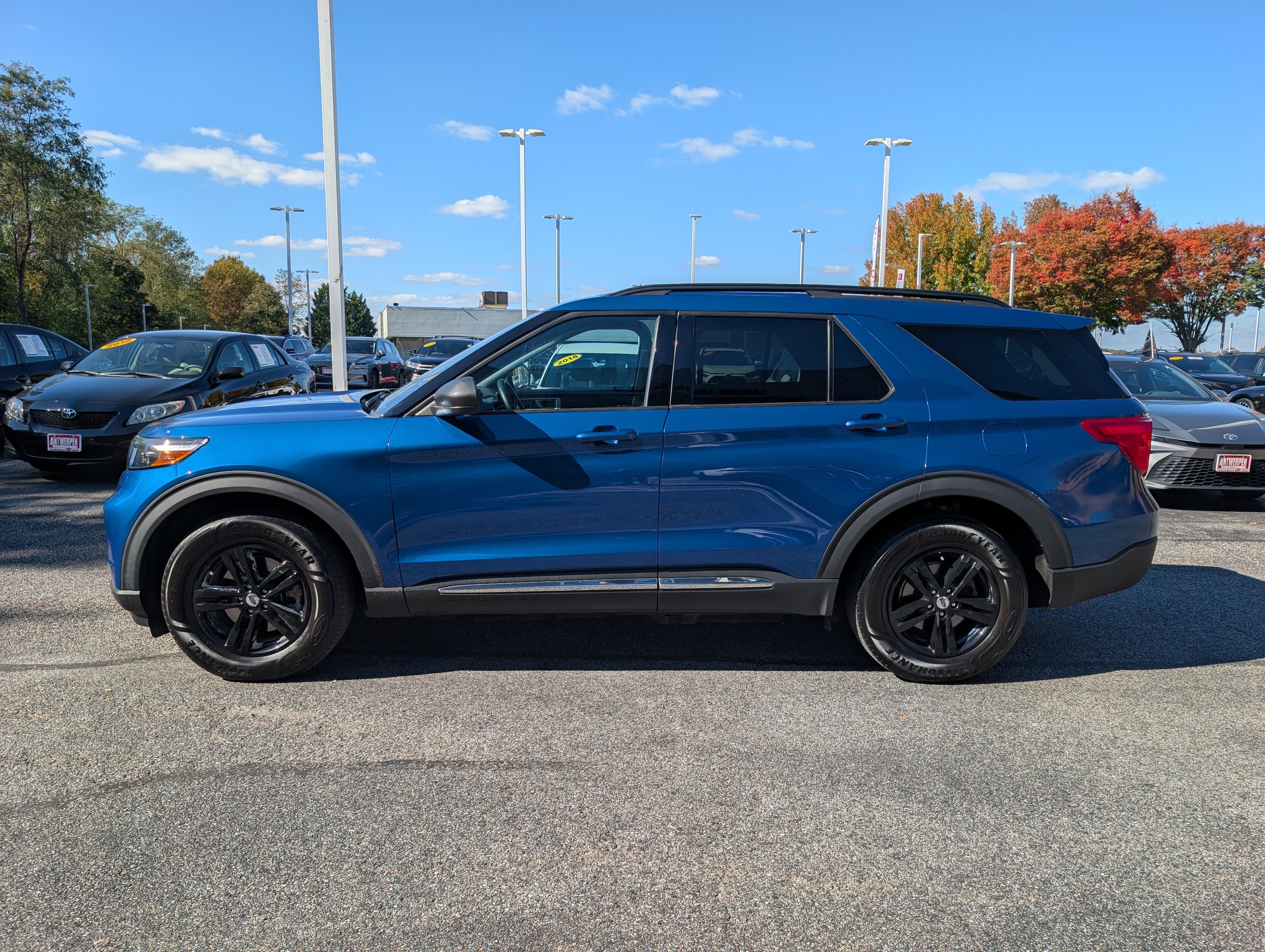 Used 2021 Ford Explorer XLT w/ Class III Trailer Tow Package AWD/4WD image 6