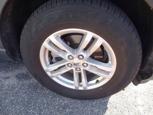 Certified 2022 Ford Explorer XLT w/ Equipment Group 202A RWD image 15
