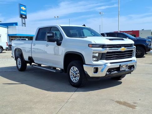 Used 2025 Chevrolet Silverado 2500 LT w/ Convenience Package AWD/4WD image 3
