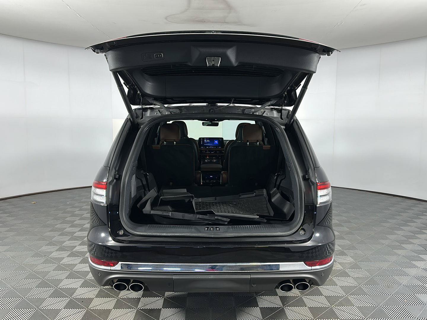 Used 2025 Lincoln Aviator Reserve w/ Equipment Group 201A AWD/4WD image 24