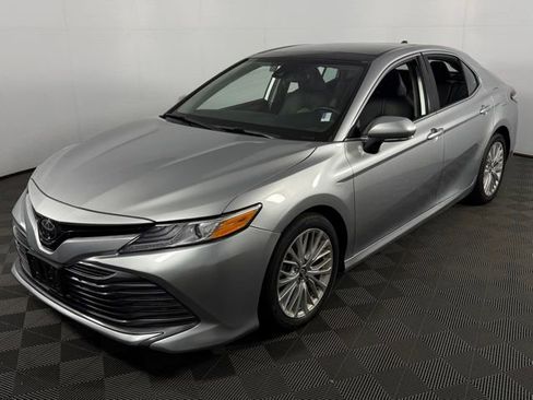 Used 2019 Toyota Camry XLE FWD image 3