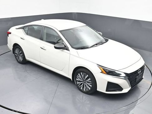 Used 2024 Nissan Altima 2.5 SV AWD/4WD image 38