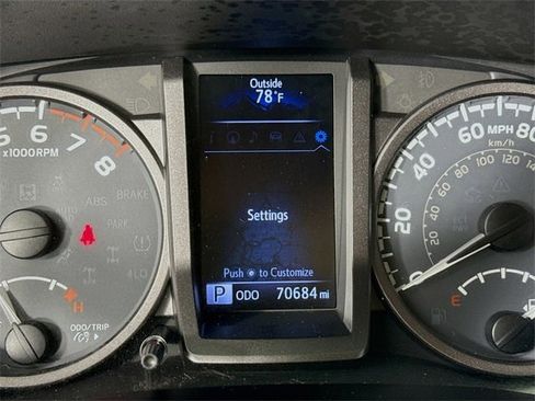 Certified 2017 Toyota Tacoma TRD Off-Road image 12