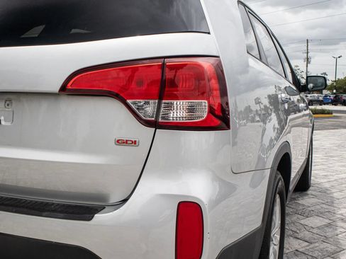 Used 2014 Kia Sorento LX FWD image 11