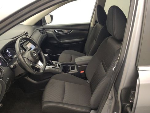 Used 2017 Nissan Rogue SV w/ SV Premium Package FWD image 17