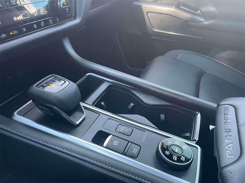 Used 2025 Nissan Pathfinder SL w/ SL Premium Package image 32