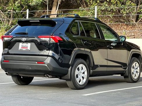 Used 2021 Toyota RAV4 LE image 5