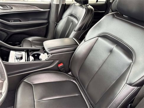 Used 2023 Jeep Grand Cherokee Limited image 20