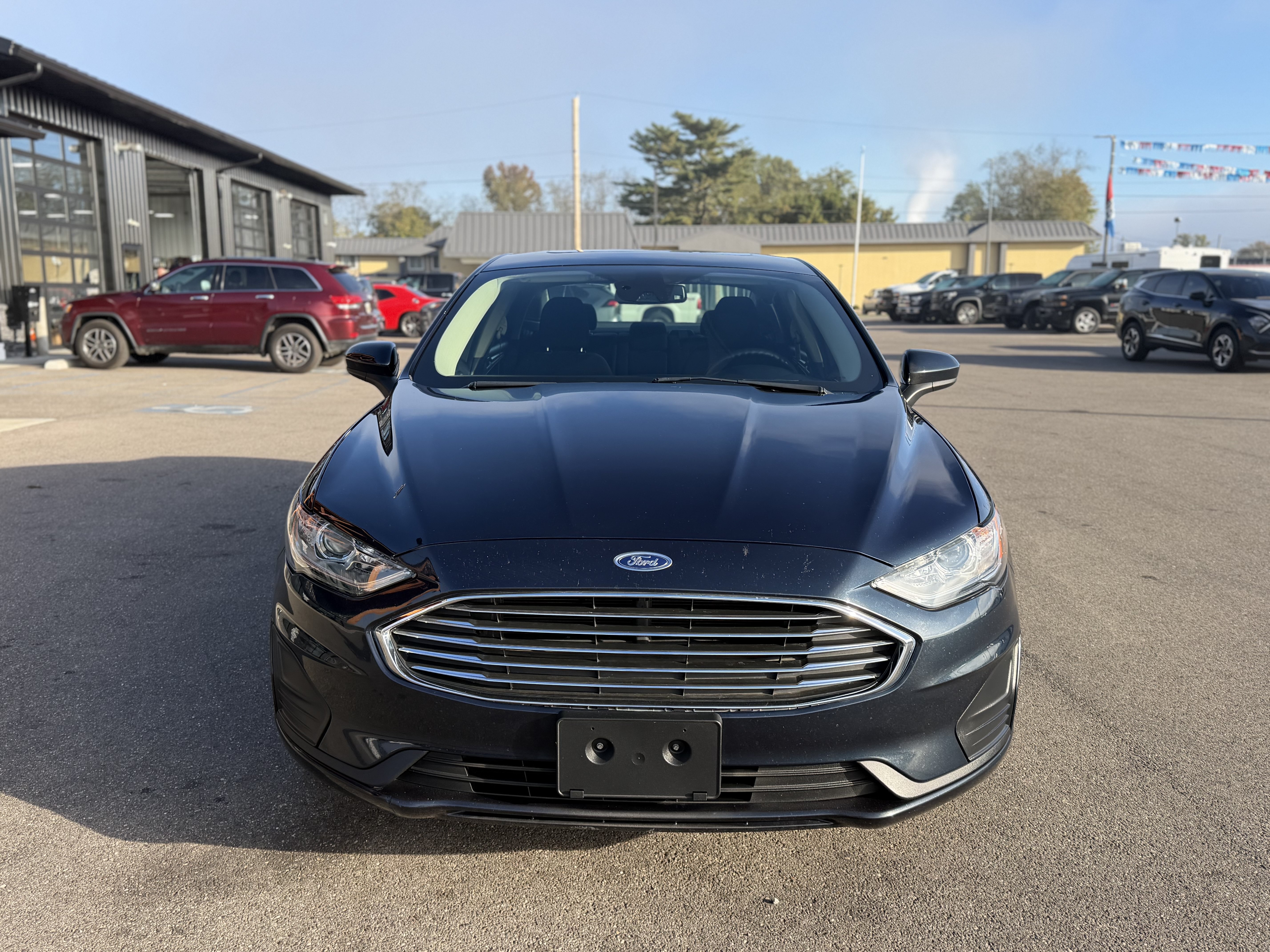 Used 2020 Ford Fusion SE FWD image 2