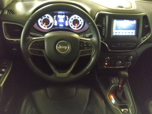 Used 2019 Jeep Cherokee Latitude Plus w/ Comfort/Convenience Group FWD image 22