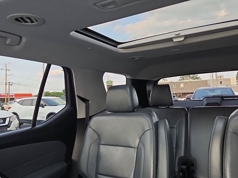 Used 2020 Chevrolet Traverse LT w/ LT Premium Package FWD image 17