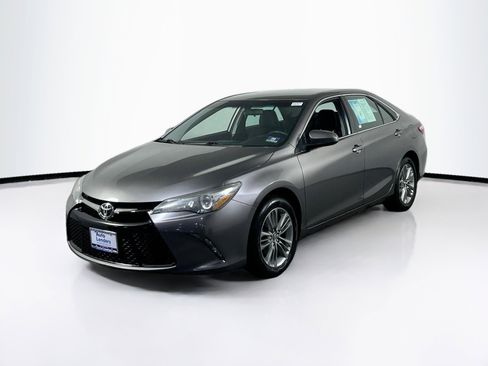 Used 2017 Toyota Camry SE image 1