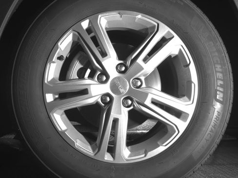 Used 2024 GMC Terrain SLE image 17