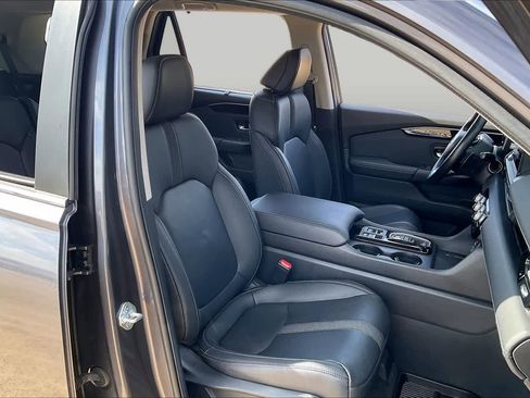Used 2023 Honda Pilot EX-L image 10