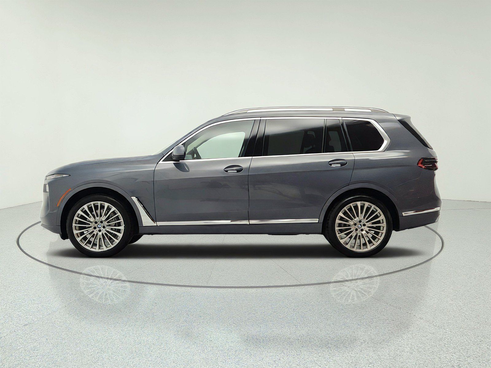 Used 2024 BMW X7 xDrive40i w/ Premium Package AWD/4WD image 8