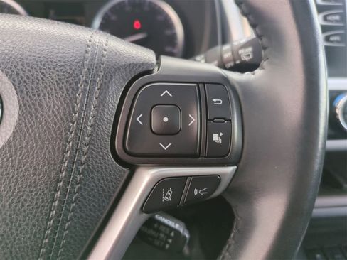 Used 2019 Toyota Highlander XLE image 25