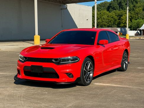 Used 2022 Dodge Charger R/T w/ Plus Group RWD image 5
