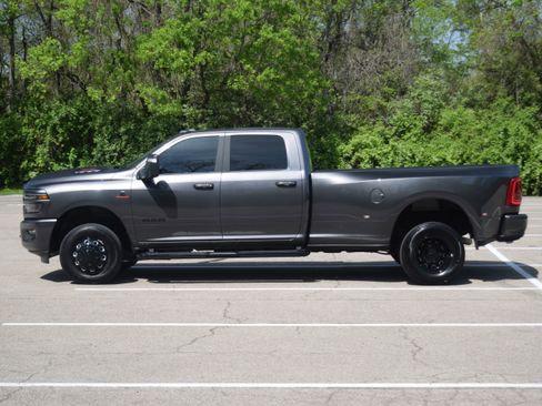 Used 2025 RAM 3500 Laramie w/ Night Edition image 23
