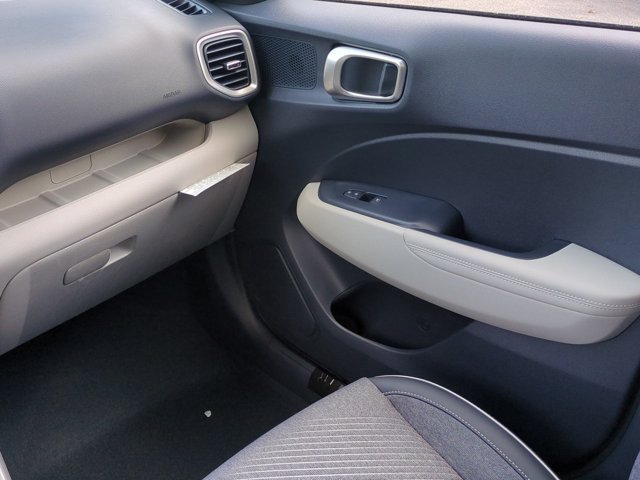 Certified 2024 Hyundai Venue Limited FWD image 16