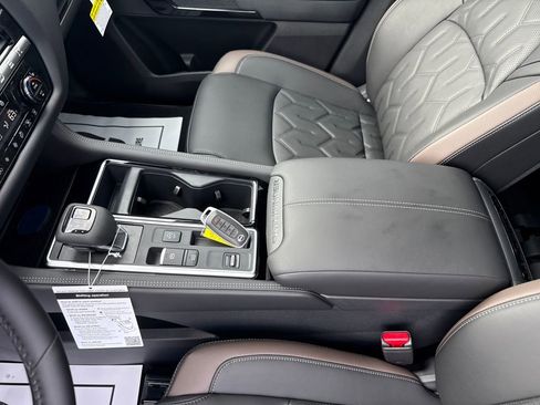 New 2026 Nissan Pathfinder Platinum w/ Cargo Package FWD image 26