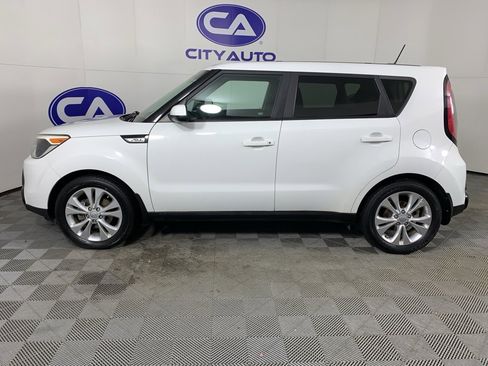Used 2016 Kia Soul + image 6