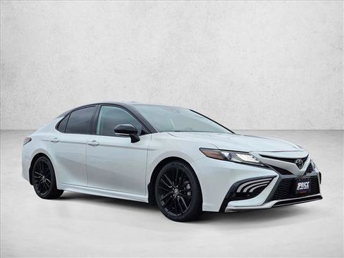 Used 2023 Toyota Camry XSE FWD image 3