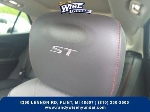 Used 2022 Buick Envision Essence w/ Technology Package I FWD image 12