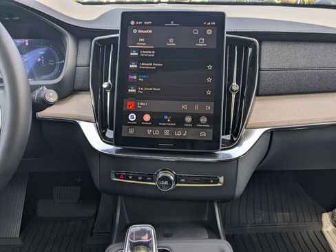 New 2025 Volvo XC90 T8 Plus w/ Protection Package Premier image 19