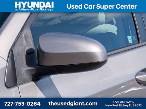 Used 2015 Toyota Corolla LE FWD image 11